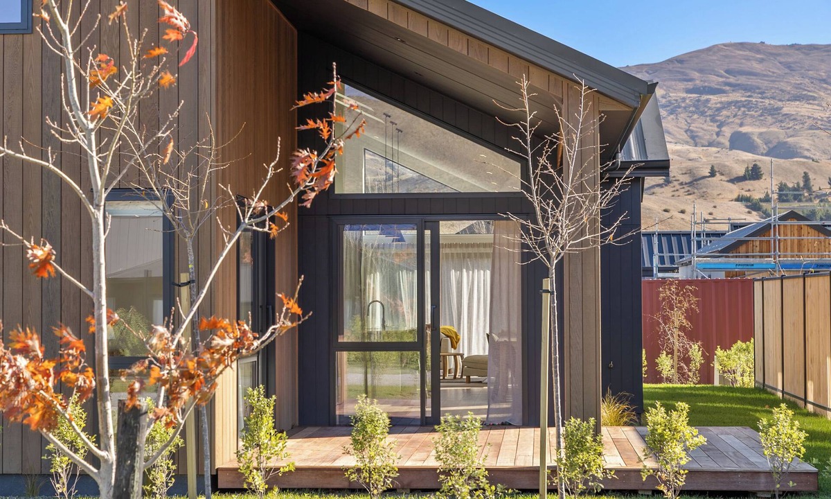 Lowburn House | Dunstan Haven - Cromwell Holiday Home