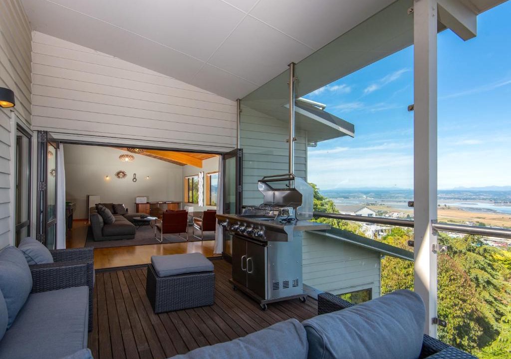 Britannia Heights House | Eagles Nest Nelson - Nelson Holiday House
