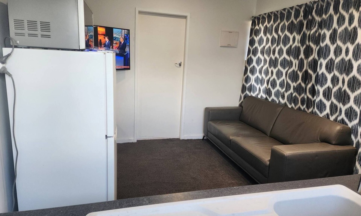 Hamilton House | Entire flat next to park, close to uni, & city - 1 bedroom, 1 lounge, en-suit
