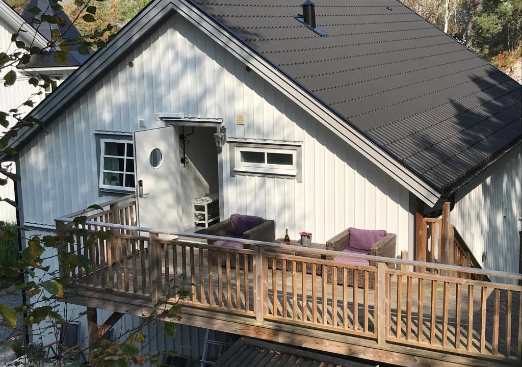 Lysekil House | Fagerbacka Svit. Trivsam lägenhet nära havet