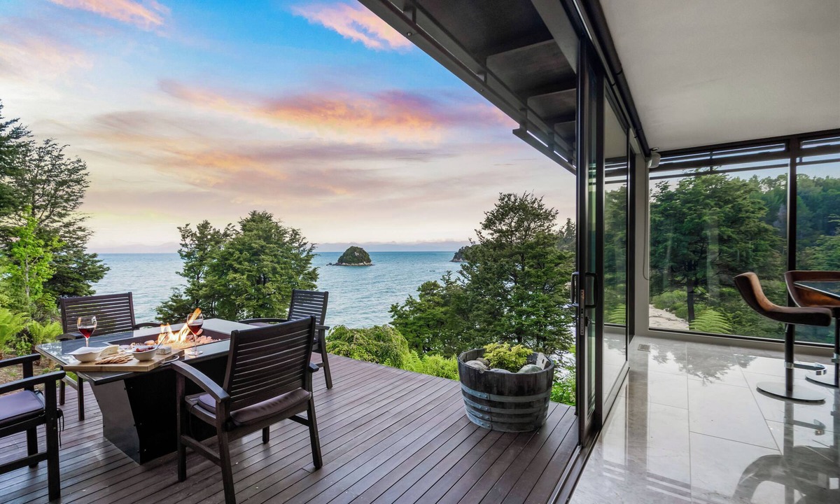 Ngaio Bay Cabin | Fireplace Suite - Ocean Views & Beach