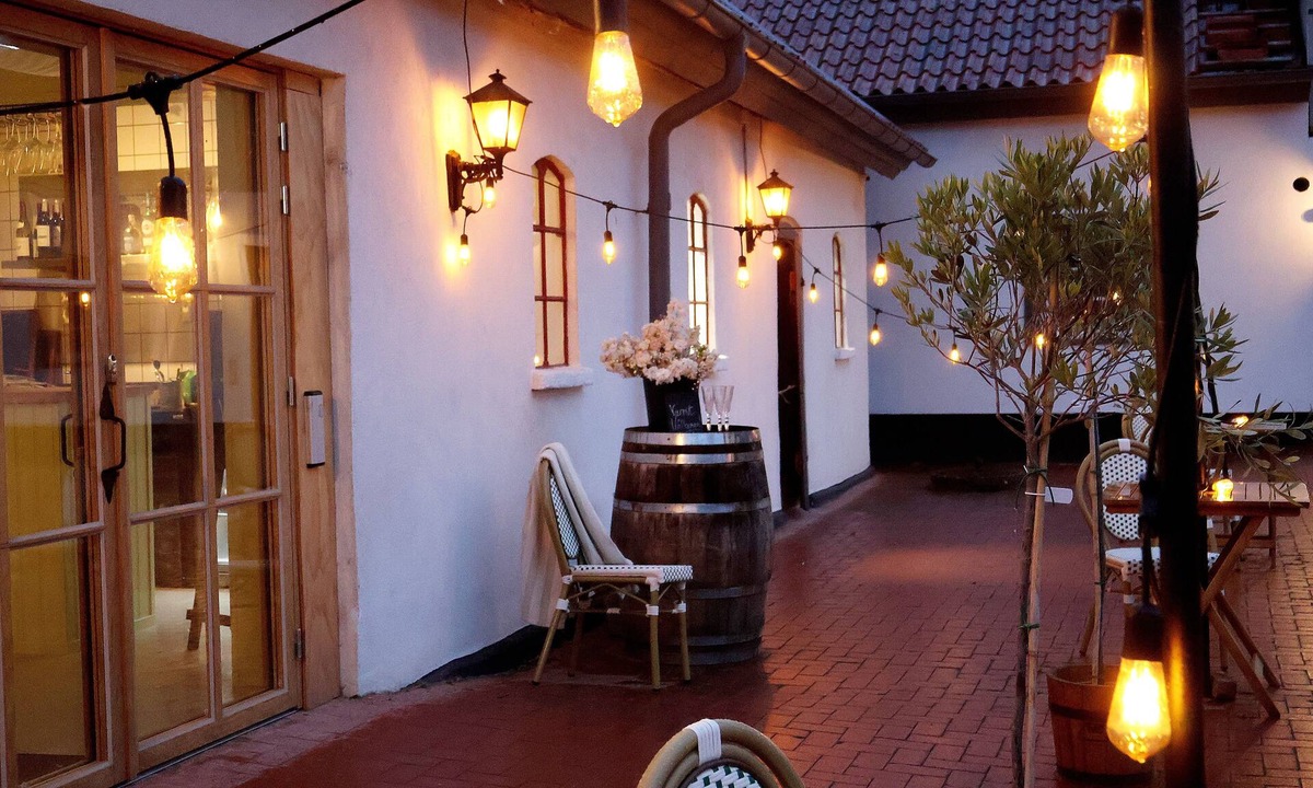 Alstad Bed & Breakfast | Fontänens Bed & Breakfast