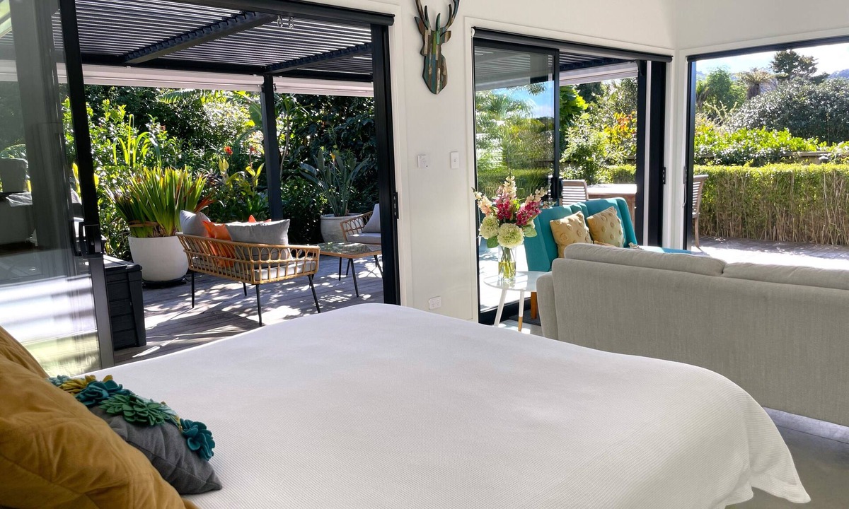 Point Wells Apartment | Gorgeous private studio apartment midway between Omaha & Matakana