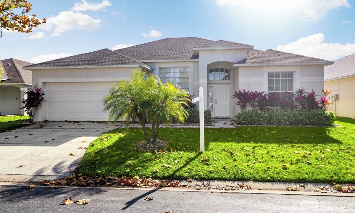 Westridge House | Grand Superior Grove 4BR Pool Home near Disney