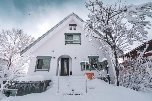Kitaazumi-gun Ski Chalet | Hakuba Slopeside Chalet
