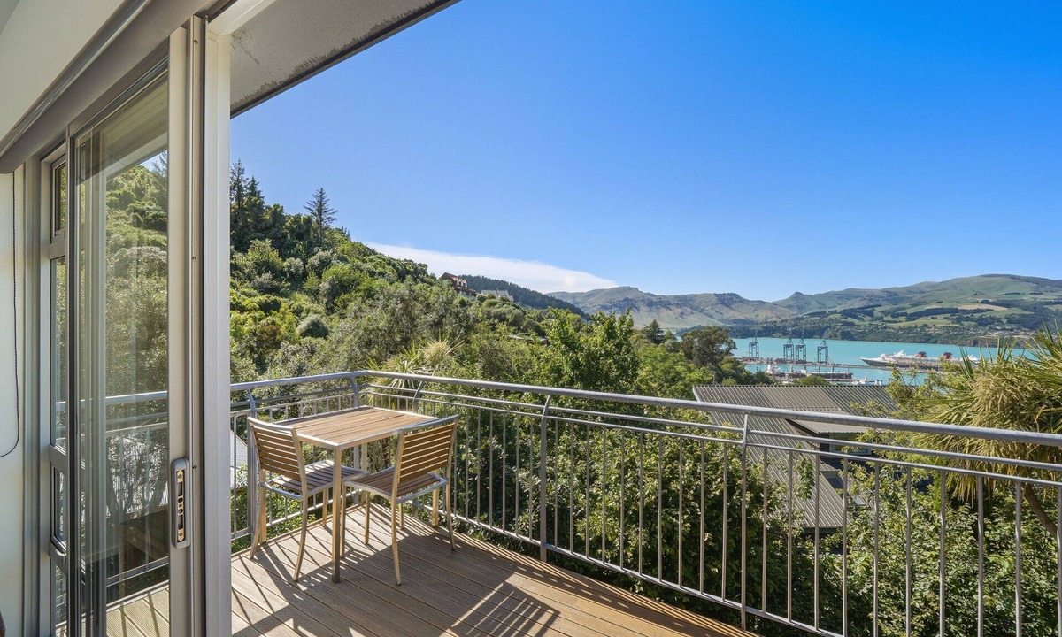Lyttelton House | Harbour Crest Retreat - Lyttelton Holiday Home