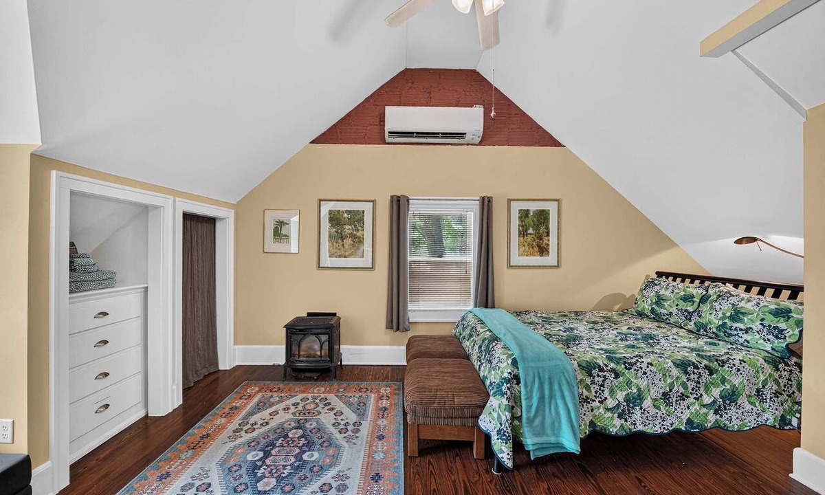West Washington Apartment | Historic Studebaker Carriage House- Upper Level