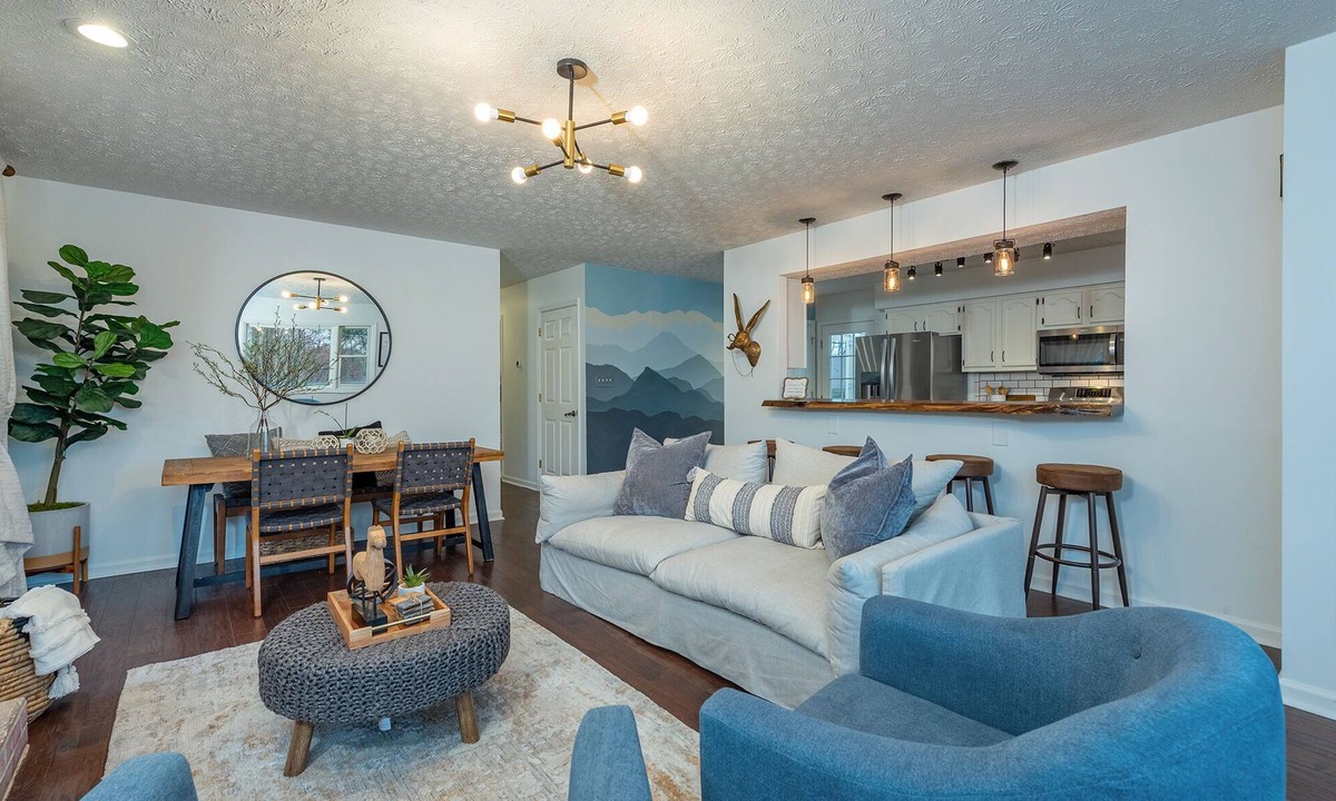 Royal Pines House | Hosting Emergency Relief Workers WIFI, POWER & WATER Available - Pet Friendly
