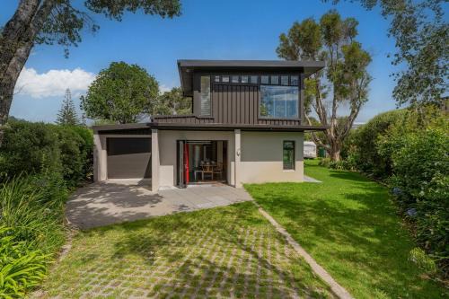 Cooks Beach House | Hosts on the Coast Beach Access Retreat -Cooks Beach
