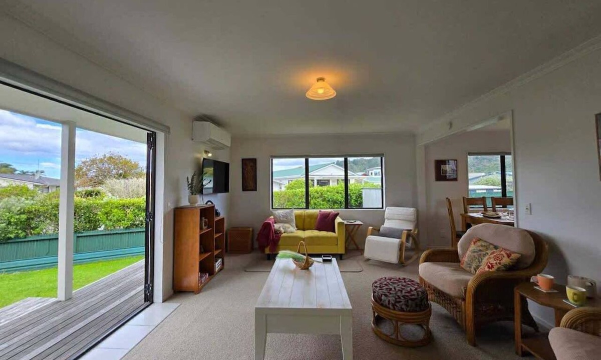 Whangamata House | Hosts on the Coast Dinah & Una's Place
