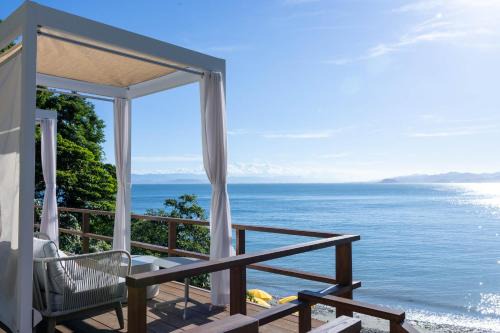 Minamiawaji Hotel | hugging nature house