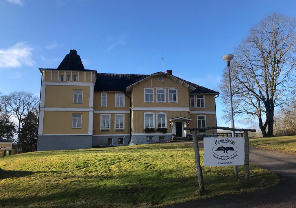 Vargon Hostel | Hunnebergs Gård Hostel & Camping