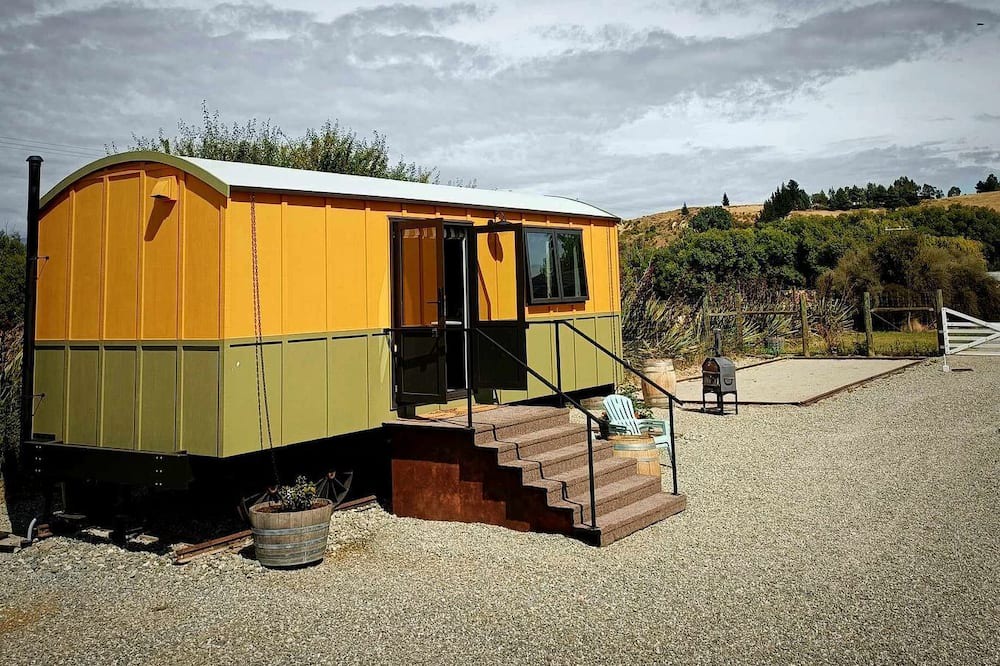 Alexandra House | Impressive Secluded Caravan in Galloway, South Island