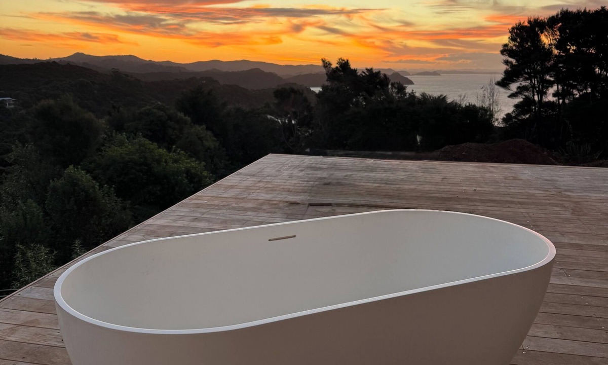Russell House | JACKS BACH romantic getaway!