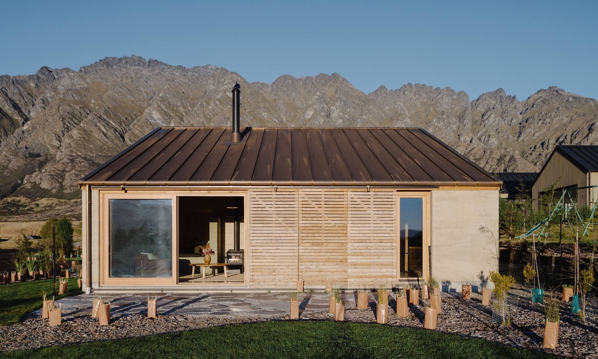 Kawarau Falls House | Jacks Point Earth House, Mountain View & Fireplace