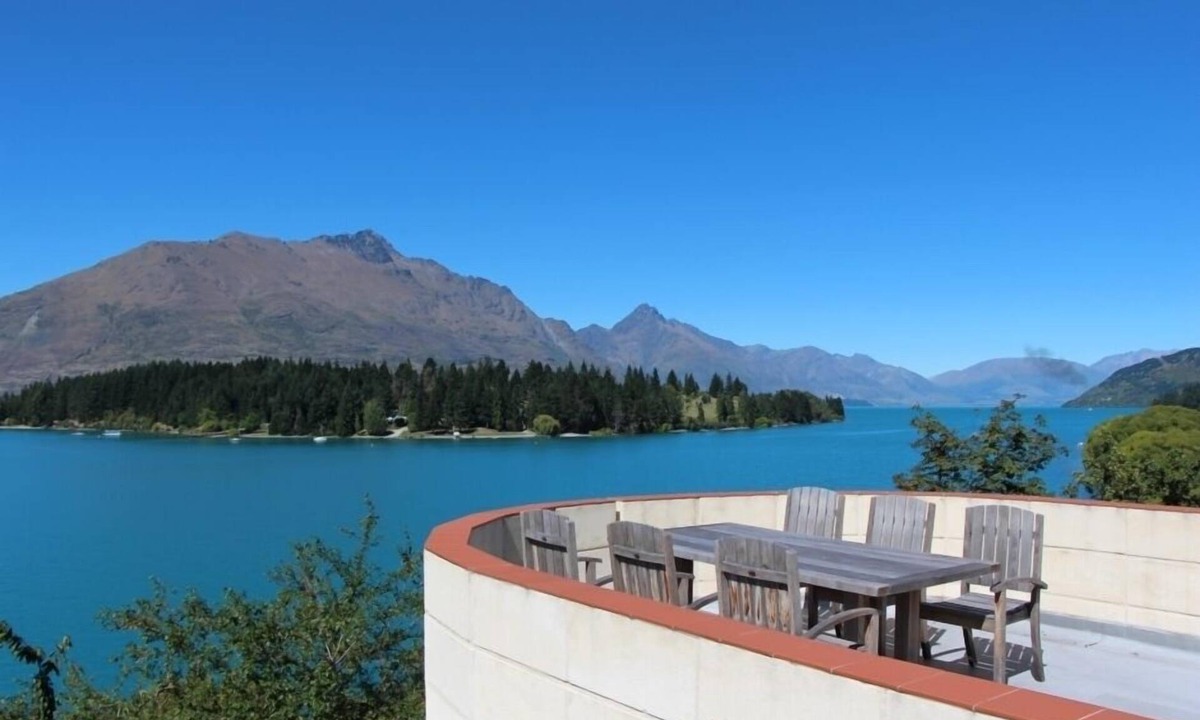 Queenstown Apartment | Lakefront Vacation Home