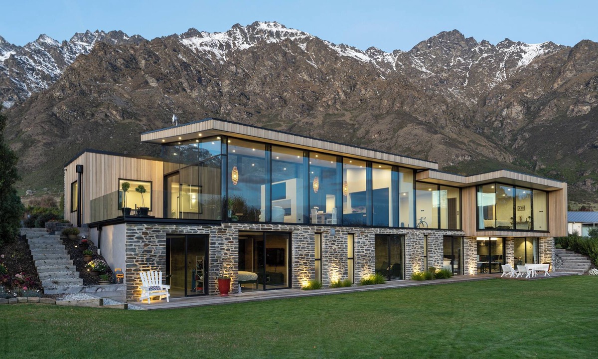 Kawarau Falls House | Lakeside Luxury & 5 Minutes to Remarkables Ski Field