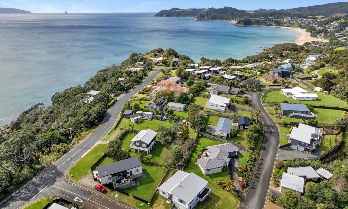 Langs Beach House | Langs Beach Coastal Getaway - Walk to Beach