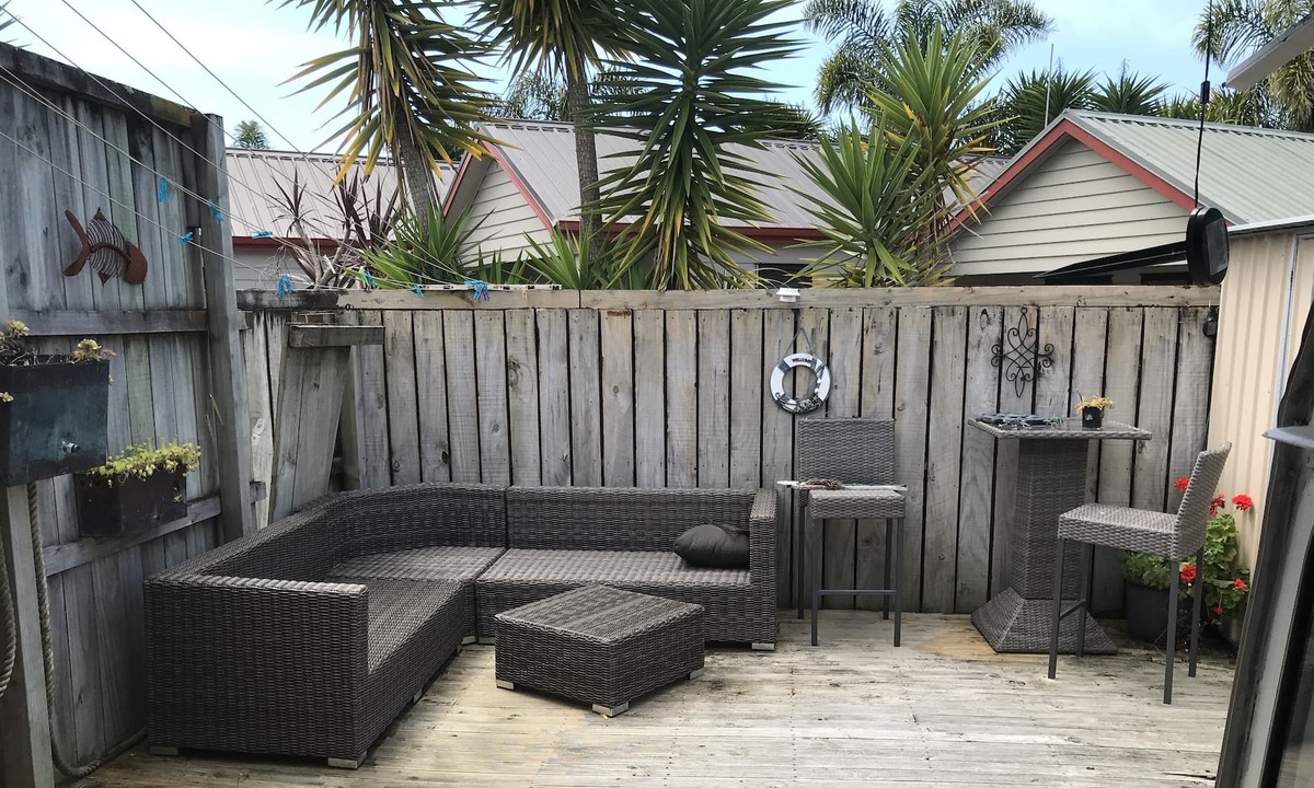 Tairua Apartment | Large Studio with two outdoor area’s