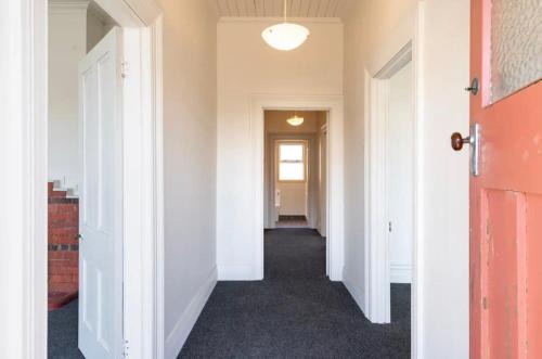 South Dunedin House | Low Cost Accommodation