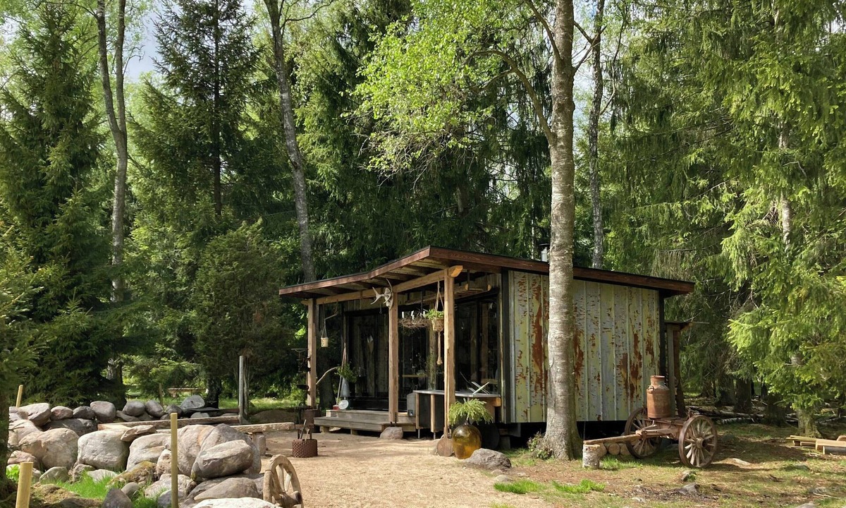 Vessigebro House | Luxurious off-grid cabin in Halland
