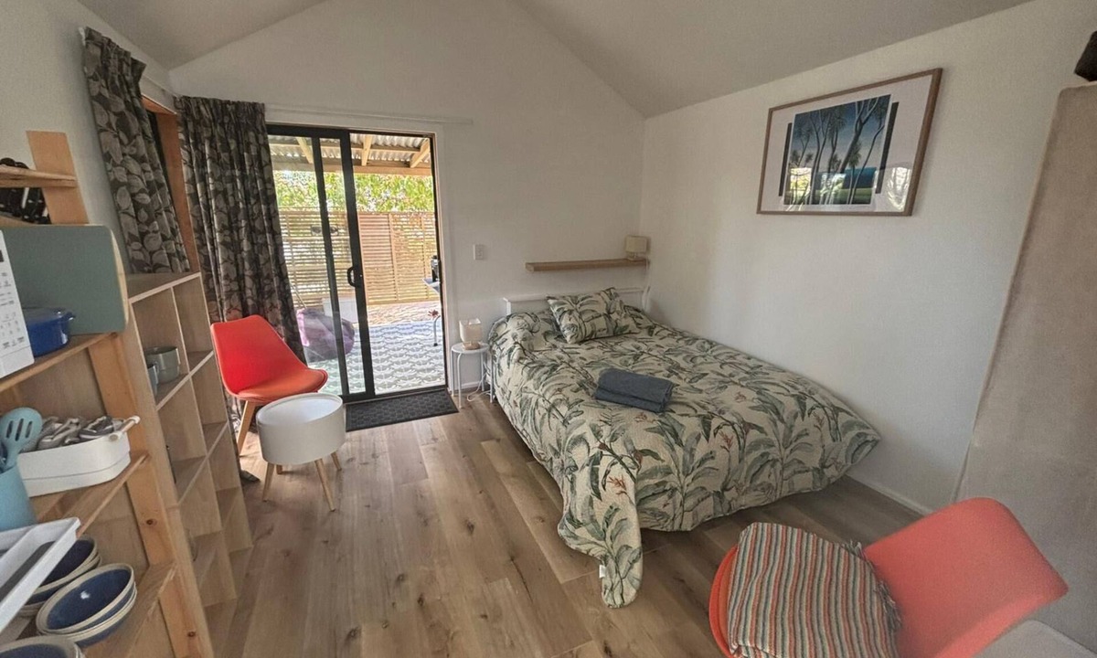 Mapua Cabin | Māpua Cabbage Trees, a cosy and private Cabin near the village centre