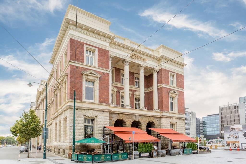 Christchurch City Centre Apartment | McMahon Suite - Central CBD