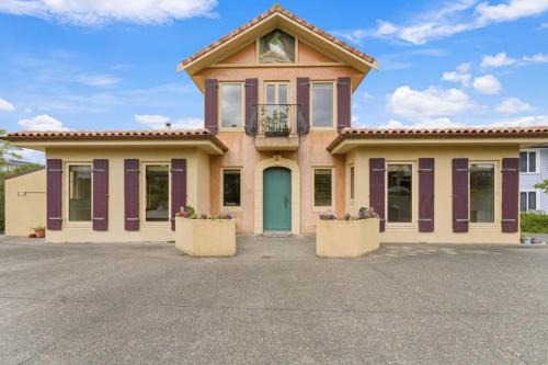 Silverdale House | Mediterranean Coastal Charm with Great Views