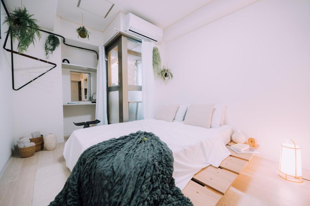 Minami Apartment | Minimalist Loft Namba Compact Studio with a 24-hour Gym MA1002