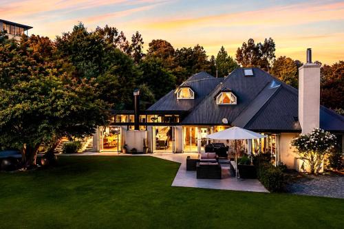 Wanaka Hotel | Mishika Retreat and Lodge