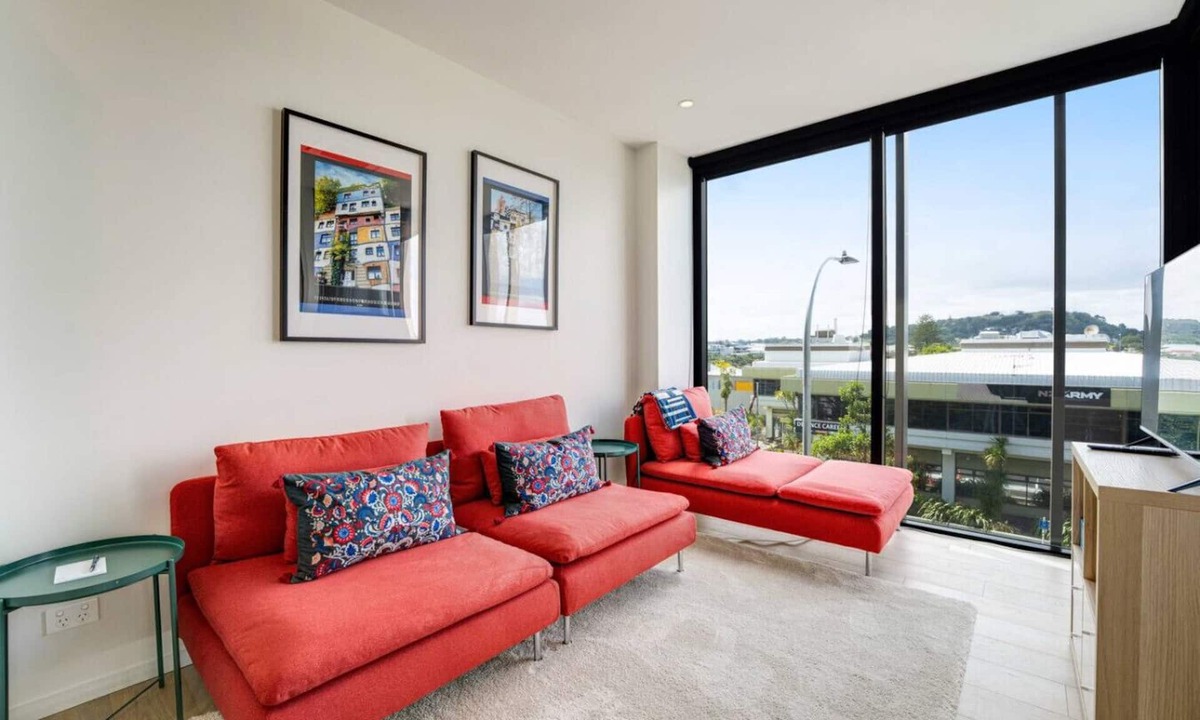 Grey Lynn Apartment | Modern Abode with Aircon & Balcony near Ponsonby