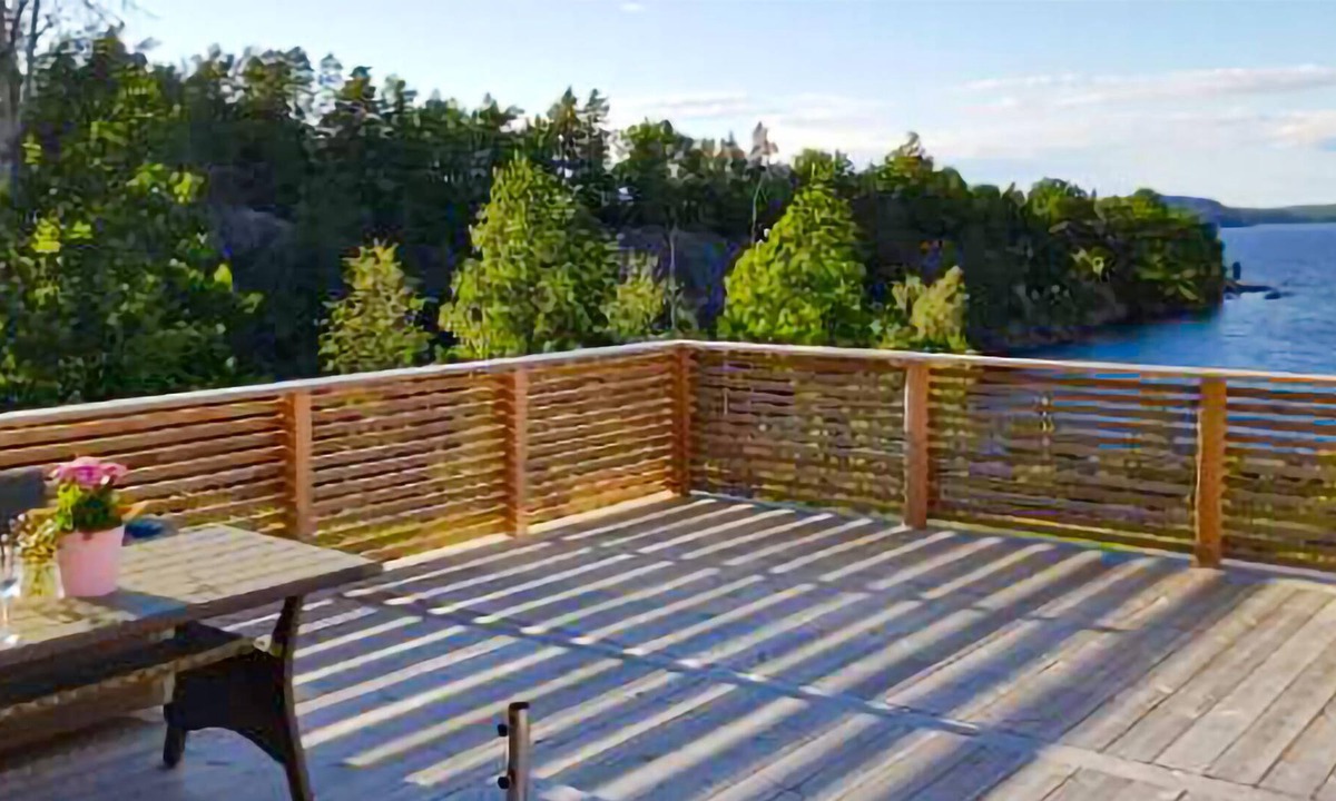 Kisa House | Modern and comfortable cottage overlooking lake Åsunden.