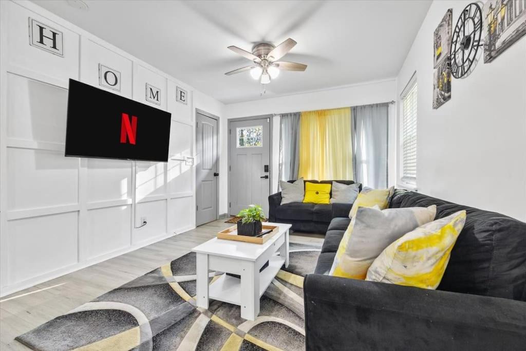 Atlanta House | Modern Comforts with 4BD-3BR Sleeps 8