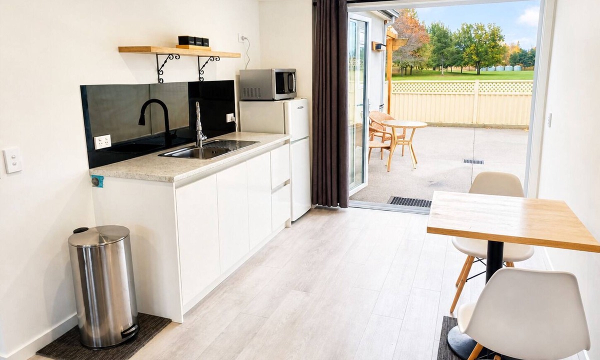 Lowburn Apartment | Modern Gound Floor Studio