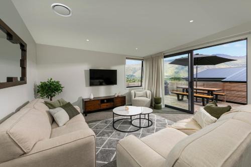 Wanaka House | Modern Wanaka Home with Lake & Mountain Views