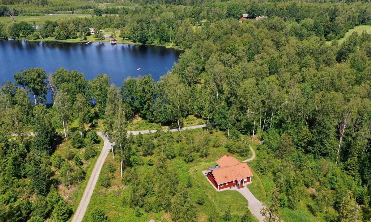 Tingsryd House | Modernes Haus mit hellem Dekor, mit Blick auf den See by Interhome