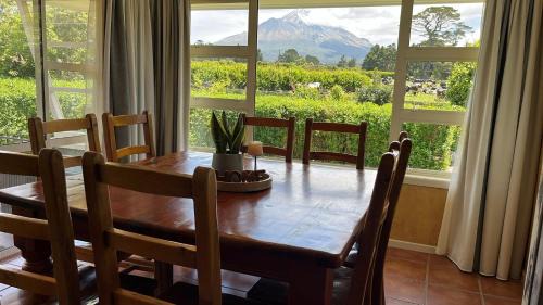 Kaponga House | Mount Taranaki Basecamp 4BR Farmhouse & Games Room