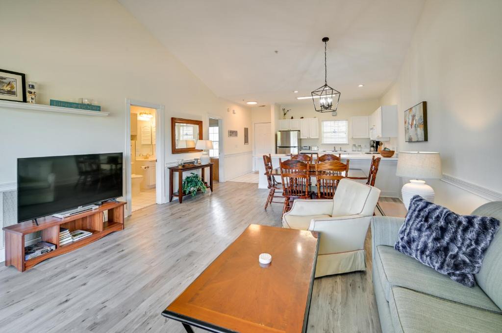 Central Myrtle Beach Apartment | Myrtle Beach Getaway on Golf Resort with Balcony!