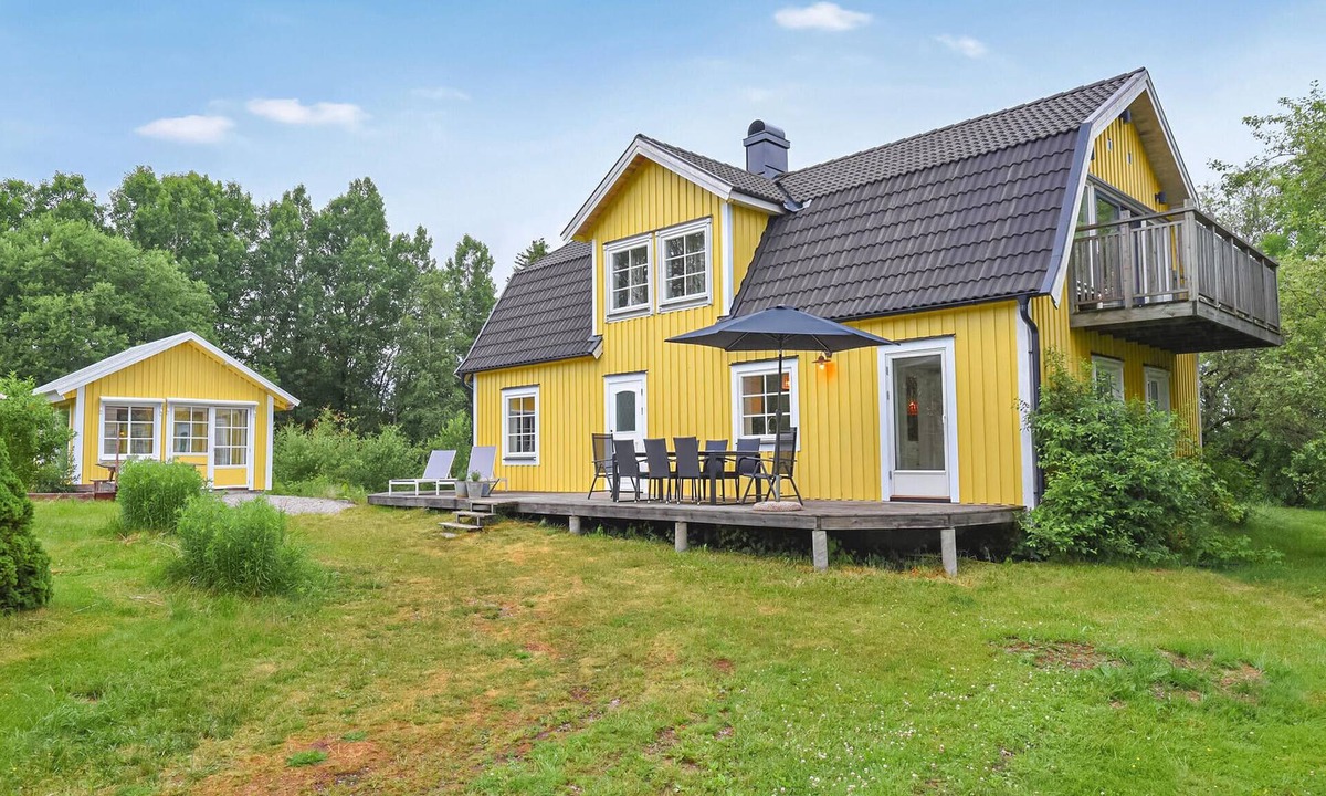 Dals-Ed N House | Nice home in Ed with kitchen