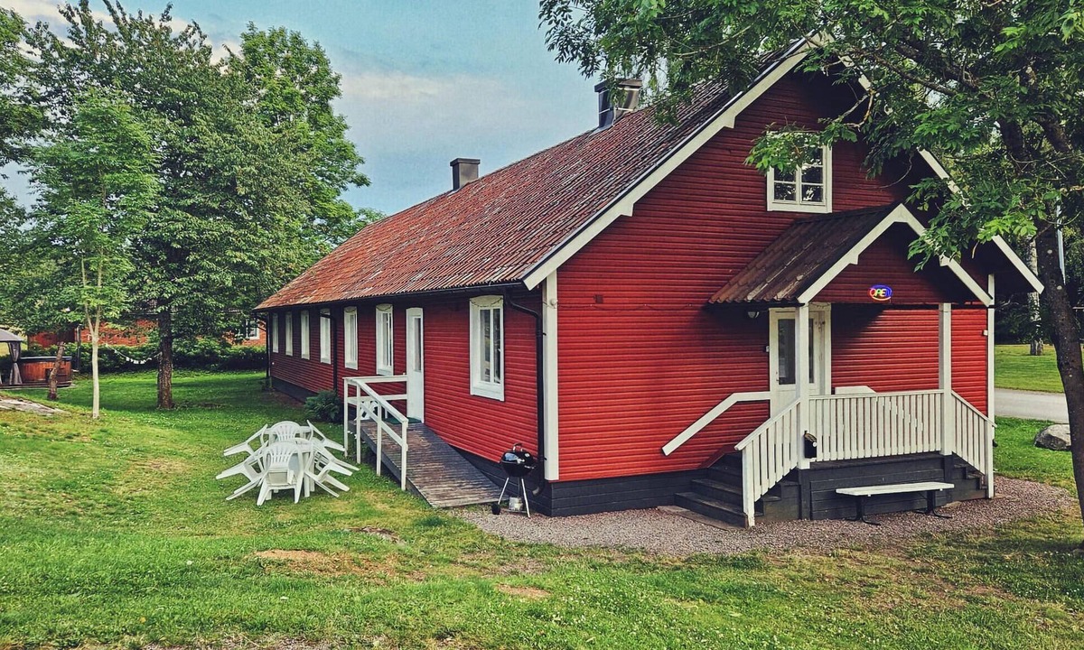 Orrefors House | Nice home in Orrefors with jacuzzi