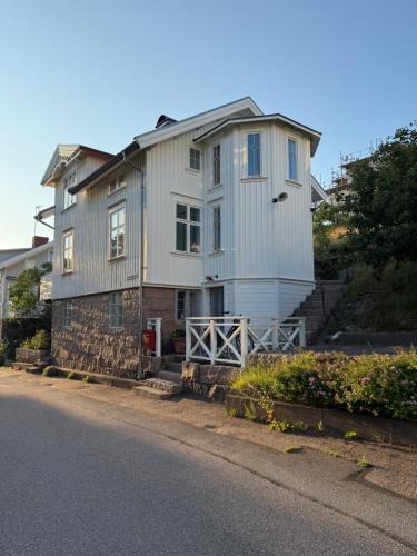 Kungshamn Apartment | Nyrenoverad pärla centralt i Kungshamn