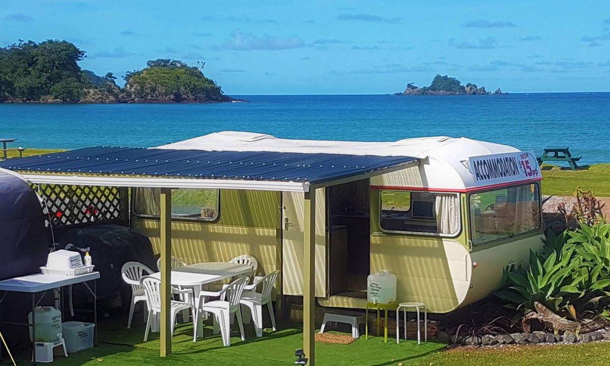 Oakura House | Oakura Beachfront Caravan offers you cheap budget beachfront accommodation