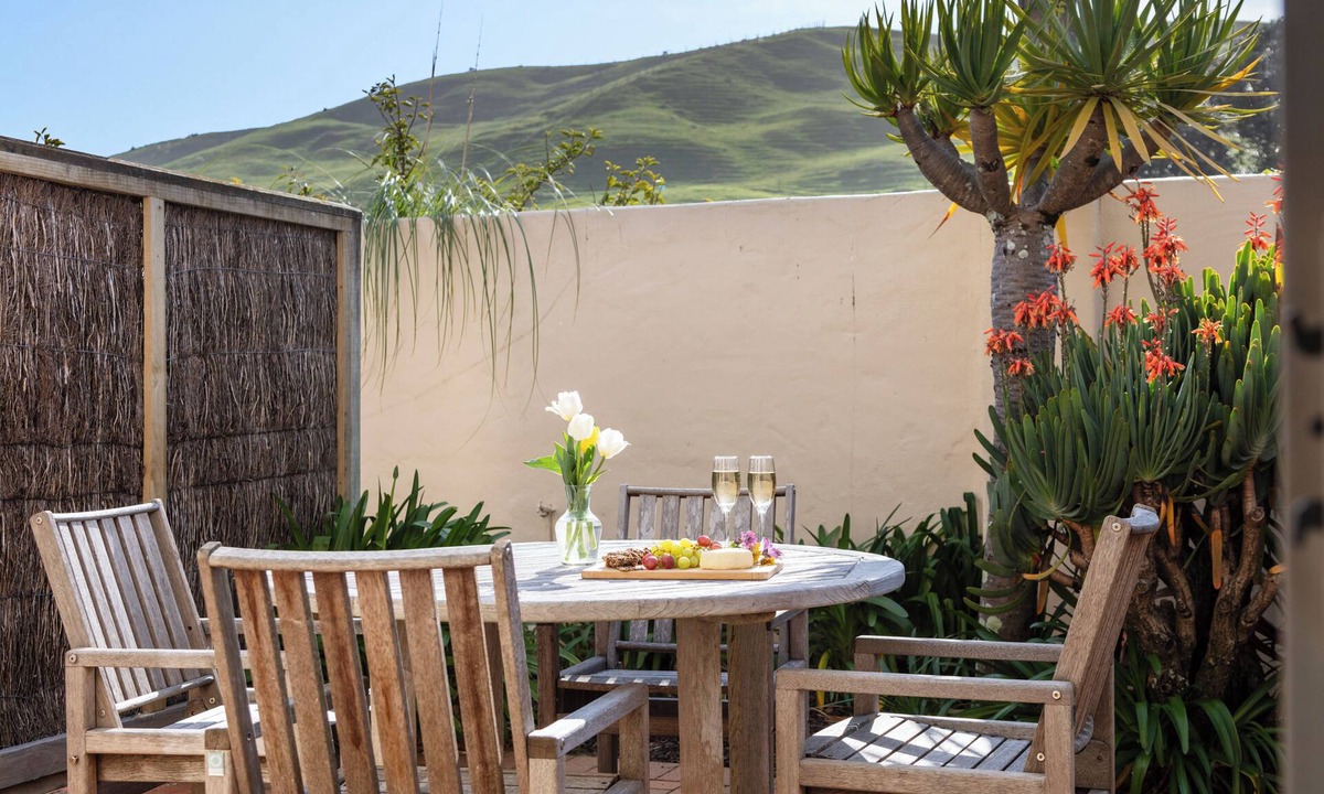 Wainui Hotel | Ocean Beach Wainui