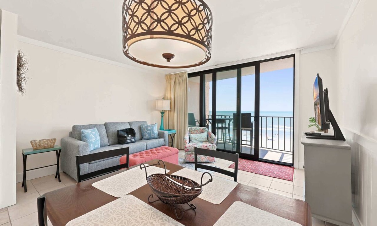 Crescent Beach Condo | Oceanfront in Heart of N Myrtle Beach with Pool