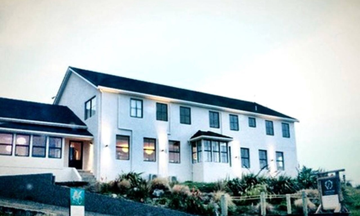 Bluff Cabin | Oceanfront Vacation Getaway in Bluff, New Zealand