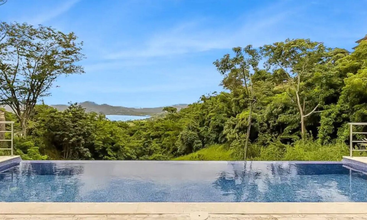 Playa Flamingo Villa | OCEANVIEW 7 BEDROOM VILLA | Sleeps 14 | INFINITY POOL | Concierge Services Avail