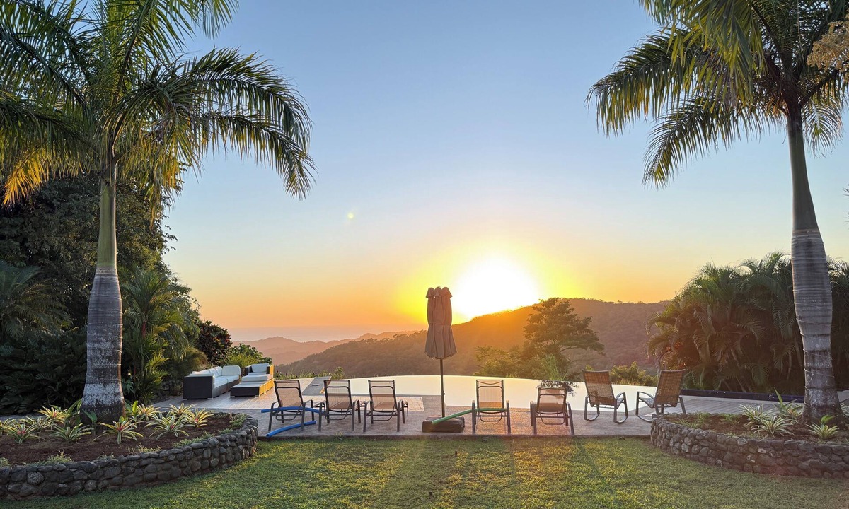 Samara Villa | Oceanview mountaintop 5-bedroom villa in Samara. Perfect for groups & families!