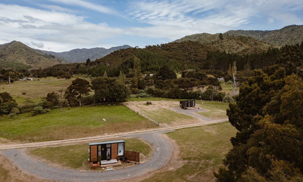 Kennedy Bay House | Omoho Stream X by Tiny Away