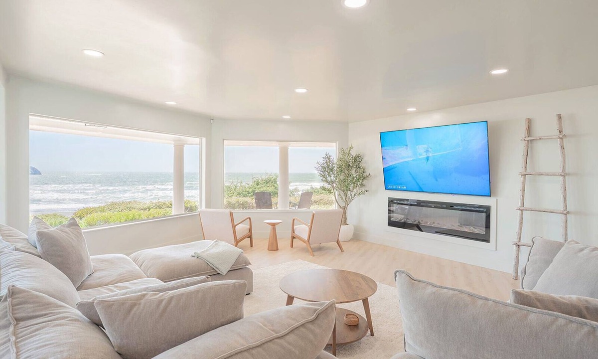 Smith River House | Pacific Edge Private Beach Access, Oceanfront Luxury Retreat 4BR 3BA