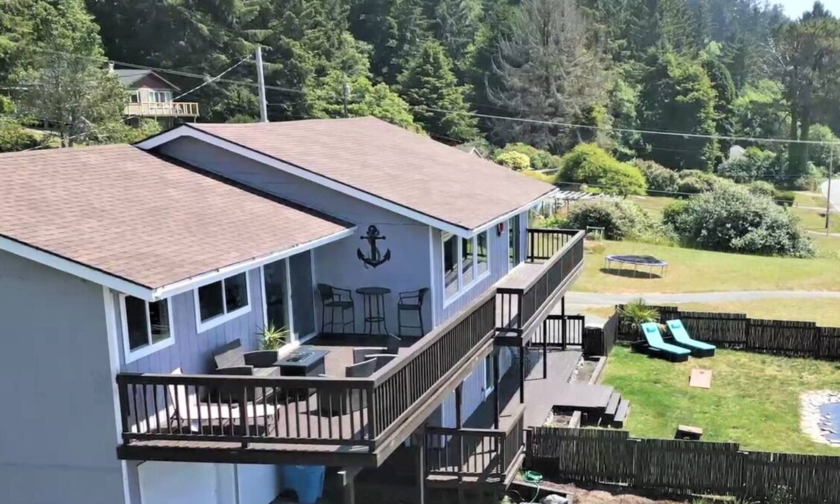 Smith River House | Panoramic Ocean View - Game Room - Fire Pit - Large Deck - Casino - Redwoods